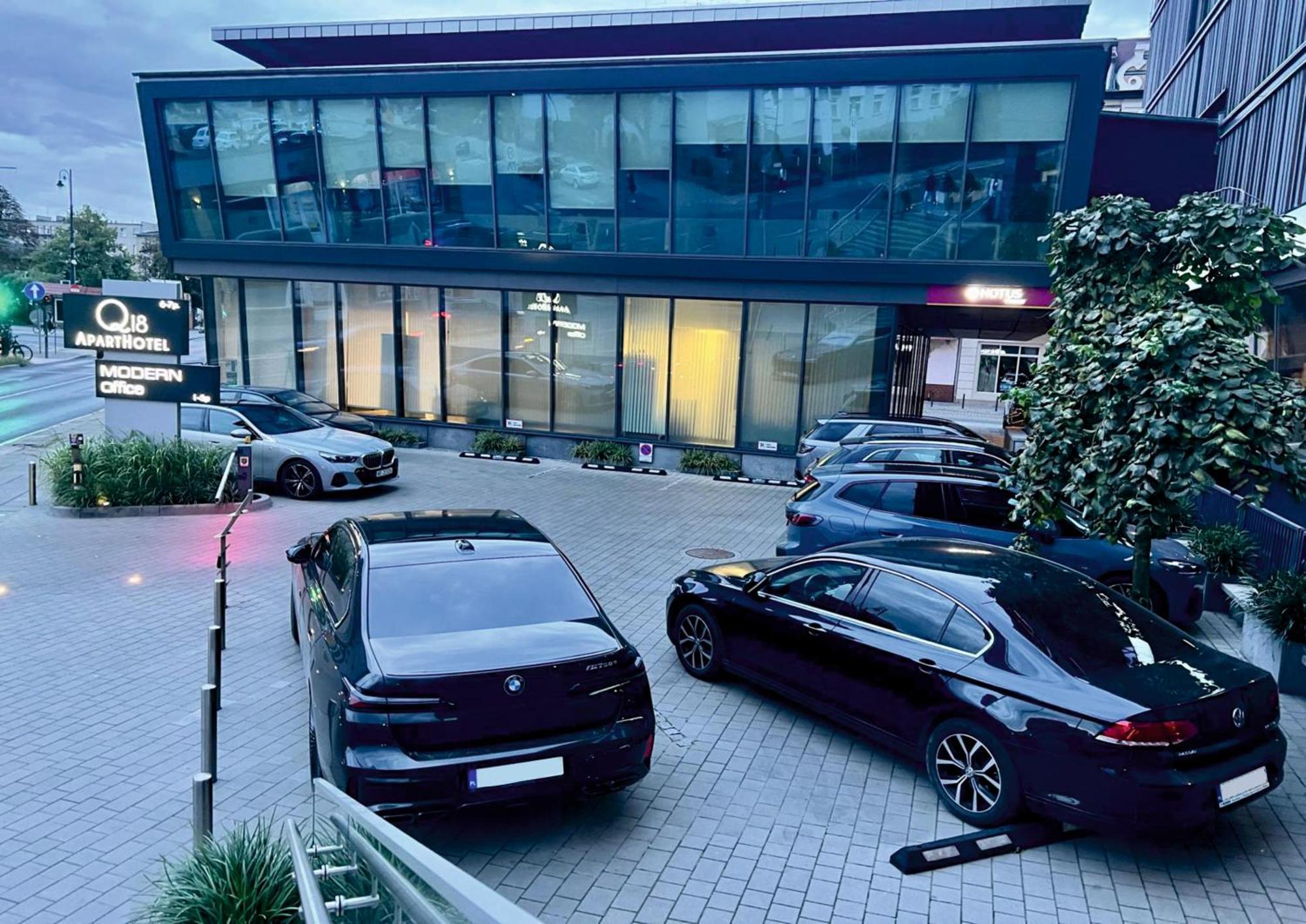 Q18 Aparthotel Bydgoszcz Buitenkant foto